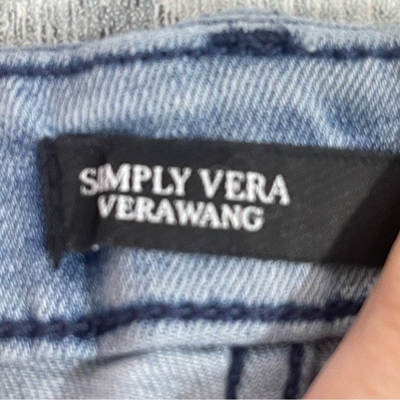 Simply Vera Vera Wang Raw Hem Floral Embroidered Capris 16 - Picture 5 of 9